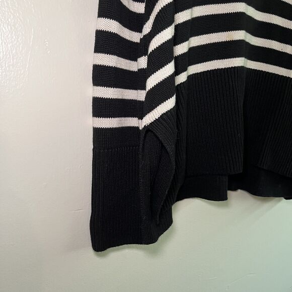 Gap black and white striped turtleneck sweater - Picture 3 of 6